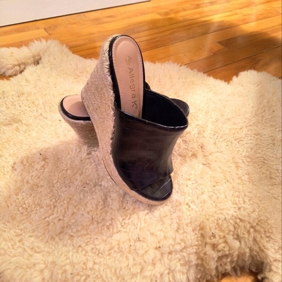 Size 8 Allegra K women's Sandals Great condition. - Picture 4 of 4